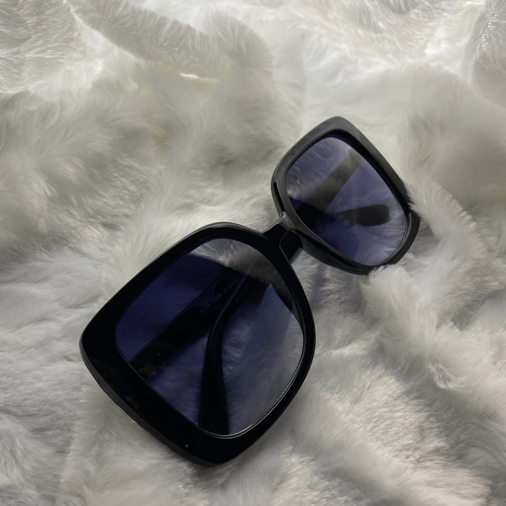 Square oversized frames